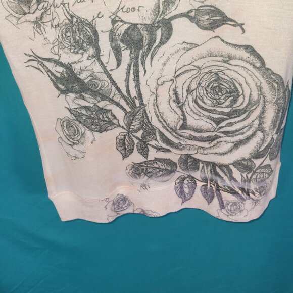 Bleu Clair By Claire Pettibone Womens V-Neck Rose Pattern Script T-Shirt Size M - Picture 5 of 10